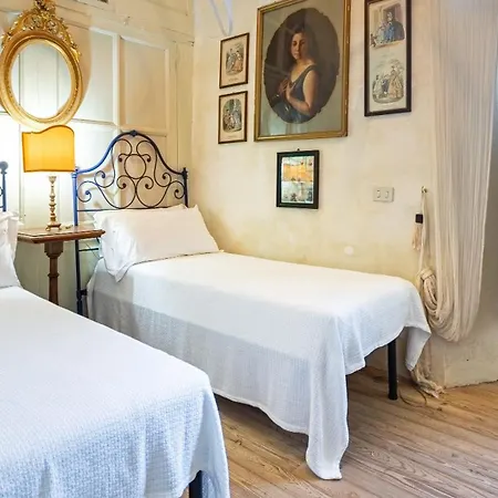 Villa Palazzo Pozzo Bonelli 14, Emma *