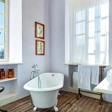 Palazzo Pozzo Bonelli 14, Emma *