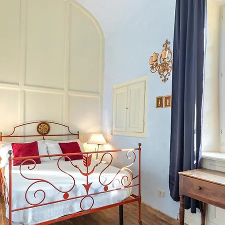 Palazzo Pozzo Bonelli 14, Emma *