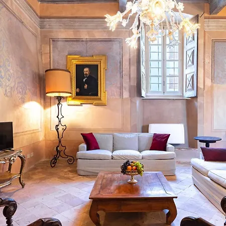 Palazzo Pozzo Bonelli 14, Emma فيلة