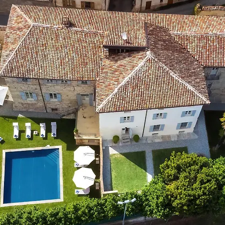 Villa Palazzo Pozzo Bonelli 14, Emma