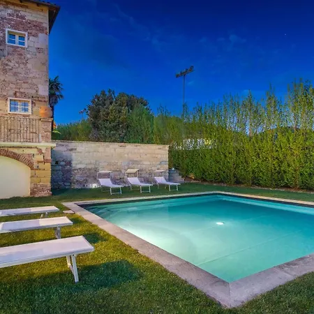 Palazzo Pozzo Bonelli 14, Emma *